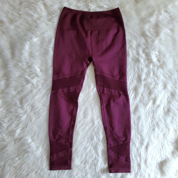 Fabletics Mosaic High Waisted 7/8 Leggings Burgundy Small NWT - Picture 8 of 14